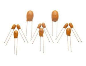 Kondensator elektrolityczny tantalowy 6.8F 16V dc B THT 20 /50szt./