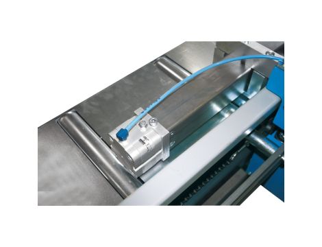 METALLKRAFT - Pneumatyczne wycofanie ramienia