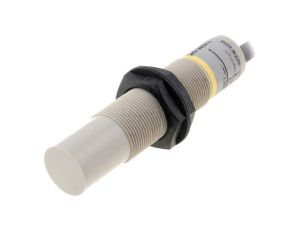 Czujnik pojemnościowy, PNP/NC, zabudowany, 200mA, przewody, M18, 0...8mm, IP66 E2K-X8MF2