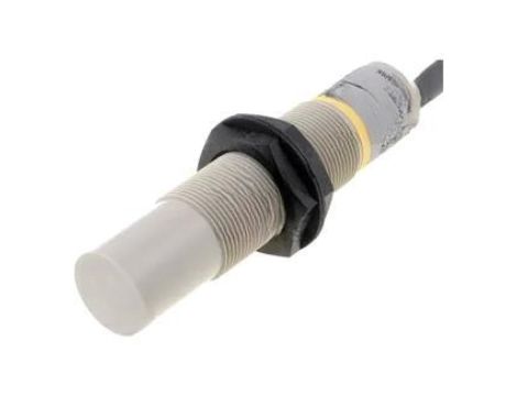 Czujnik pojemnościowy, PNP/NO, zabudowany, 200mA, przewody, M18, 0...8mm, IP66 E2K-X8MF1