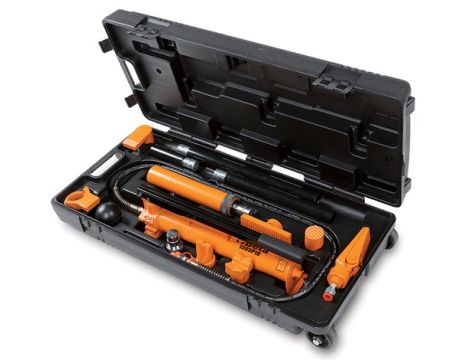 BETA - Zestaw pompy hydraulicznej i akcesoriów do naprawy nadwozia - 1365/K13