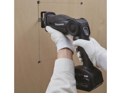 Przegubowa piła szablasta lisica 18V  Panasonic EY47A1LJ2G - w zestawie ładowarka i 2 x aku 18 V / 5,0 Ah - 5