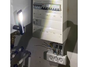 Akumulatorowa lampa robocza LED 200 lm MINI MAG PRO 03.5692 - image 2