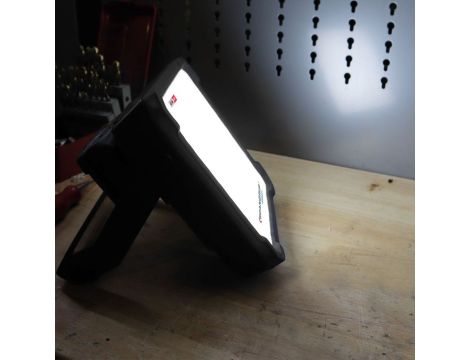 Akumulatorowa lampa robocza 2000 lm VEGA 2 CONNECT 03.6106C - 2