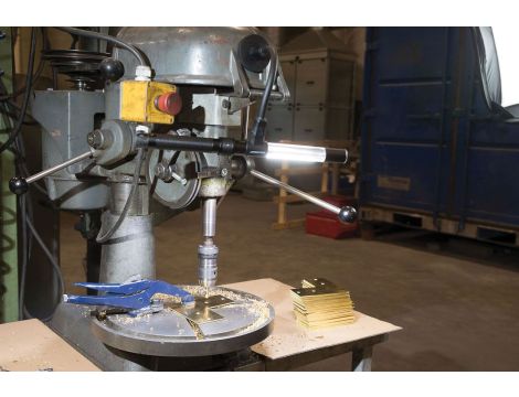 Akumulatorowa ręczna lampa liniowa inspekcyjna z górnym światłem punktowym LINE LIGHT R 03.5244 - 12