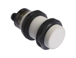 Czujnik pojemnościowy 10 mm cylindryczny M30 x 1,5 100 mA 20→ 250 V AC/DC IP67