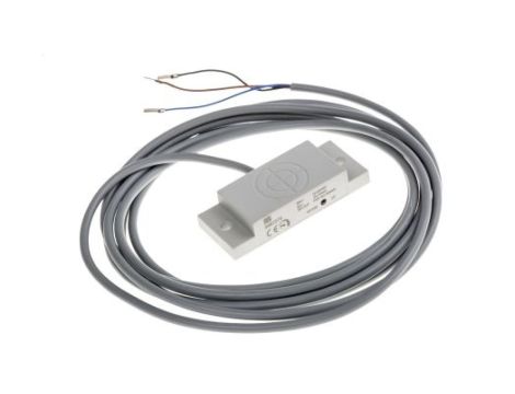 Czujnik pojemnościowy PNP 10 mm w obudowie prostokątnej 200 mA 10 → 30 V DC IP67