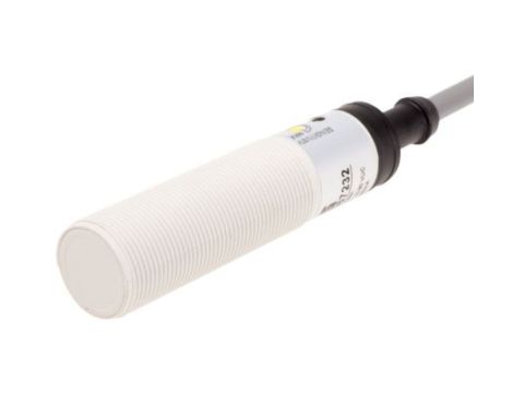 Czujnik pojemnościowy PNP 5 mm cylindryczny M18 x 1 200 mA 10 → 30 V DC IP67
