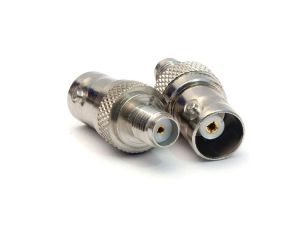 Przejście Adapter BNC (gniazdo) / SMA (gniazdo) do łączenia kamer monitoringu i systemów antenowych