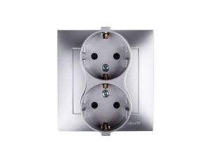 Simon 54 Gniazdo podwójne SCHUKO z/u 16A IP20 z przesłoną torów srebrny mat DGSz2Z/43