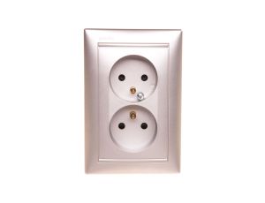 VALENA Gniazdo podwójne z/u 16A IP20 aluminium 770277
