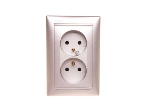 VALENA Gniazdo podwójne z/u 16A IP20 aluminium 770277
