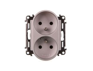 VALENA LIFE Gniazdo podwójne 2P+Z z przesłoną aluminium 753390