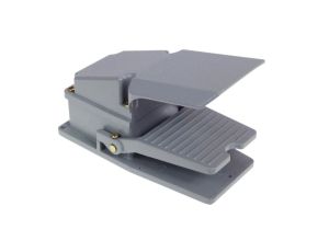 Przełącznik nożny pojedynczy z obudową 15A nacisk 3,2kg P1-O