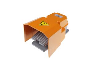 Przełącznik nożny pojedynczy z pełną obudową 15A nacisk 3,2kg P1-PZ