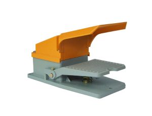 Przełącznik nożny pojedynczy z obudową 15A nacisk 3,2kg P1-O ORANGE