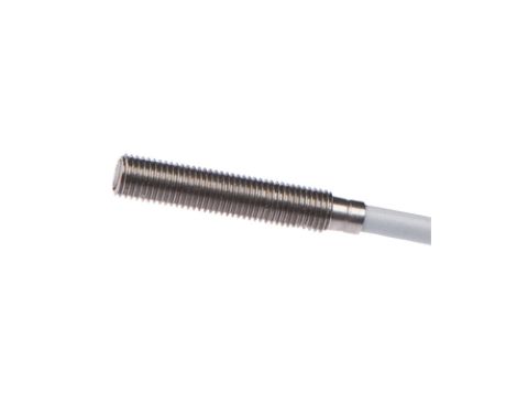 Czujnik indukcyjny M4x0,5 22 mm zabudowany Sn: 0,6 10-30 V DC PNP NO IO-Link złącze kablowe M8 3-pinowe 0,15 m IP67 IB040174