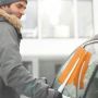 FISKARS SZCZOTKA DO SZYB ZE SKROBACZKĄ SNOWXPERT - 6