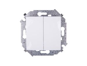 Simon 15 Łącznik świecznikowy biały 1591398-030