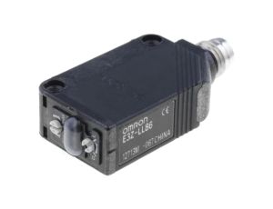 E3Z-LL86 Czujnik laserowy o zasięgu 20300mm, konfiguracji wyjścia PNP, trybach pracy DARK-ON, LIGHT-ON