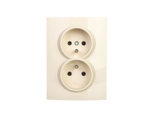 LOGI Gniazdo podwójne 2x2P+Z kompletne z przesłoną styków śrubowe 16A 250V Kremowy 25152