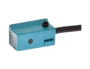 Czujnik magnetyczny, kontaktronowy, rowek trapezowy, 10-30VDC, kontaktron NO, kabel 2.5m MR15A307
