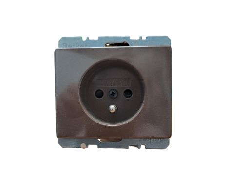 Berker Arsys Gniazdo z uziemieniem z podwyższoną ochroną styków brązowy 6765750001