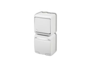 JUNIOR Łącznik schodowy z gniazdem hermetycznym SCHUKO (klapka biała) biały WGHP-3sp